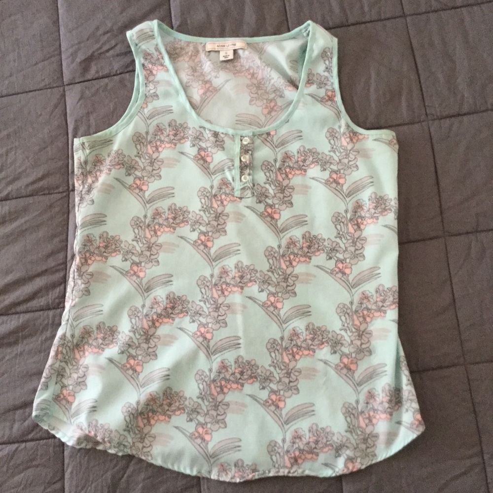 ✨ price DROP Adam Levine Top